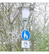 Oryginalna latarnia uliczna z główką w kształcie grzyba.